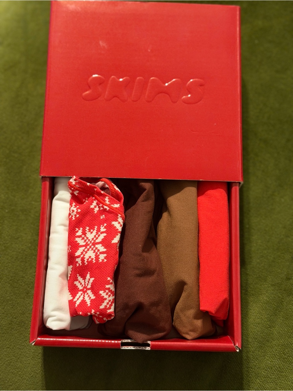 BNWT SKIMS FITS EVERYBODY 5 piece thong pack